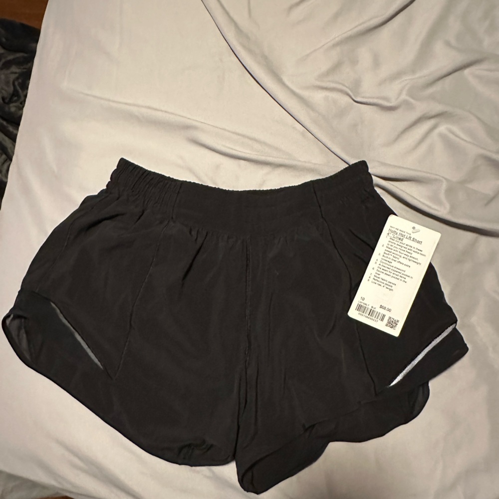 Lululemon black 4 inch hotty hot shorts